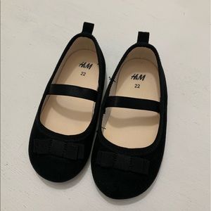 EUC toddler girl black flats, sz 6